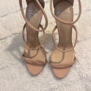 run small. Good for size 6 us slim foot.  No shoe bags or box for these shoes.